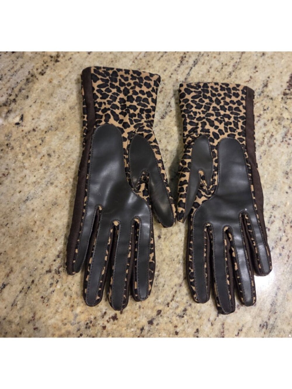 Isotoner Womens One Size Cheetah Leopard Animal Stretch Gloves Grip Palm - Picture 5 of 16